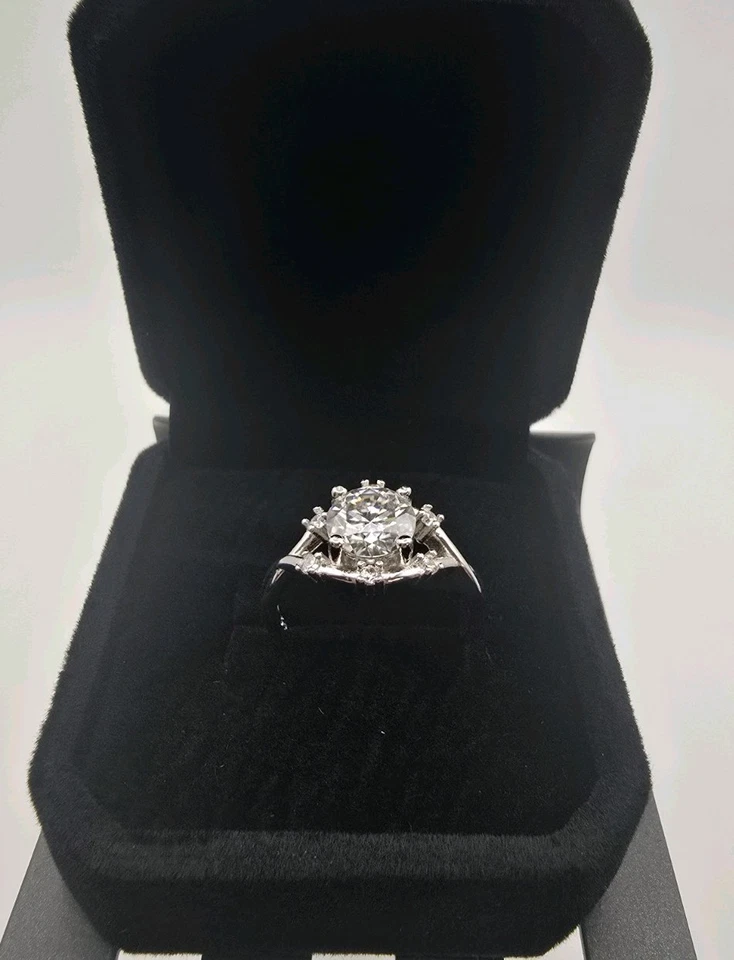 Кольцо из чистого серебра с муассанитом бриллиантом 1,5 карата размер 8 для женщин - Изображение 1 из 4