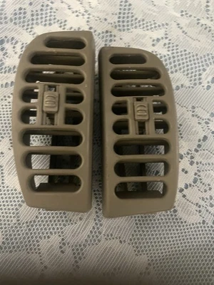 1996-2005 Chevy Astro Express GMC Safari Dash Vents (2) Right Left Sides Tan - Image 1 of 3