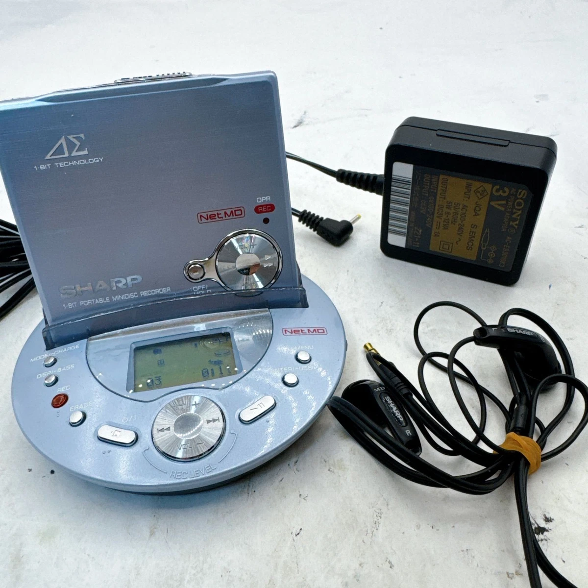 ポータブルプレーヤー SHARP 1-BIT PORTABLE MINIDISC RECORDER ポータブルプレーヤー SHARP 1-BIT PORTABLE MINIDISC RECORDER SHARP
