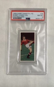 BOBBY CHARLTON RC 1958 CADET SWEETS FOOTBALLERS ROOKIE CARD #25 PSA 8 - Picture 1 of 2