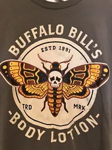 Silence of the Lambs Buffalo Bills Body Lotion Moth T-Shirt GRANDE Grigio - Foto 1 di 2