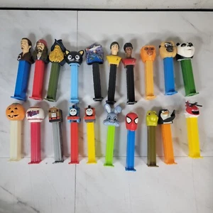 Lotto 20 dispenser pez vintage con piedini - Foto 1 di 8