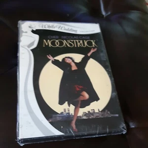 MOONSTRUCK, CHER. OSCAR WINNER, New Sealed DVD w/Booklet - Picture 1 of 5