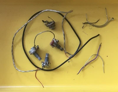 Juego de 3 ollas de cableado vintage Fender Squier B500K LP Epiphone piezas proyecto + conector Foto 1 de 4