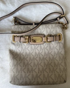 Women’s Michael Kors White Crossbody Purse - Picture 1 of 4