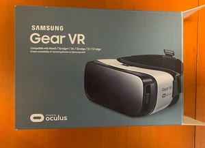 Samsung Gear VR SM-R323 Virtual Reality Headset 360 Degrees Oculus - Picture 1 of 7