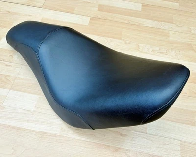 Harley Softail Night Train Doble Asiento Doble 2-Up Sillín 2007-09 FXSTB 52988-07 Foto 1 de 4