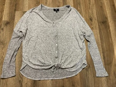 Camisa Iz Byer, para mujer talla mediana, gris, manga larga, abotonada Foto 1 de 4