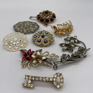 Job Lot of 8 Vintage Costume Jewellery Brooches Pins Sparkly Glittery Antique - Picture 1 of 21