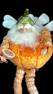 Mark Roberts Grande Torta di Zucca Fata 21” Elfo Posabile Autunno Halloween Ringraziamento - Foto 1 di 8
