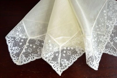 VINTAGE HANKY 1910s MELLOW YELLOW LINEN BUCKS POINT LACE EDGINE FLORAL DESIGN - Image 1 of 4