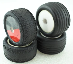 Team Losi Mini-T 2.0 Reifensatz BK Bar & Directional gebraucht 1:18 vorne & hinten gebraucht - Bild 1 von 7