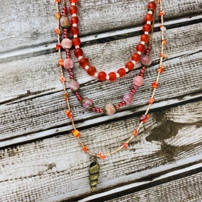 Colar estilo boho laranja jaspe multi fio antigo tom dourado concha - Imagem 1 de 4