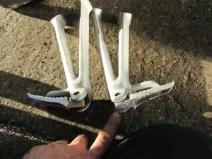 2007 suzuki gsxr750 rear foot pegs and brackets 07 - Picture 1 of 1