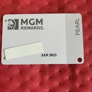 MGM REWARDS Pearl Casino Slot Spieler Karte weiblicher Name Ablauf 1/2023 - Bild 1 von 2