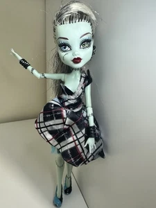 Monster High Frankie Stein Doll – Classic Look with Plaid Dress – 2008 Body - Picture 1 of 10