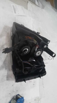 2012 CHEVROLET SILVERADO 1500 Headlight Assembly Right White OEM 165966 - Изображение 1 из 4