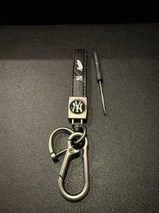 New York Yankees Baseball Fans Car Keychain Keyring Accessories Leather NWT - Picture 1 of 13