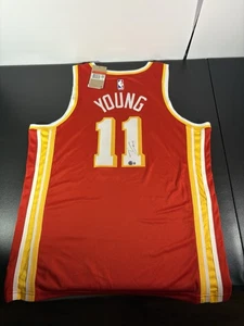 Maglia Trae Young Atlanta Hawks firmata autografata Beckett ICE TRAE Hot - Foto 1 di 19
