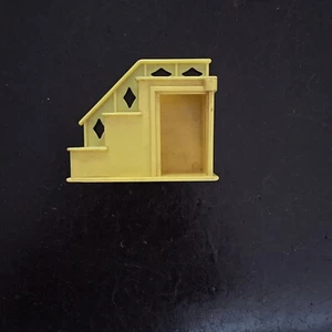 Fisher Price Little People Scala GIALLA vintage 952 casa con armadio - Foto 1 di 8