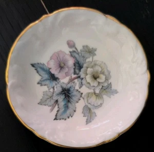 Ancien plat à bibelots Royal Worcester floral en relief bordure dorée 4" - Photo 1/4