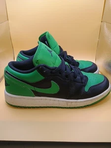 Size 4y - Nike Air Jordan 1 Low Black 'Lucky Green' - Picture 1 of 5