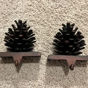 Un Juego de 2 Conos de Pino Medias de Navidad, Abrigo de Metal Marrón 3D 5"x5"x4" - Imagen 1 de 4