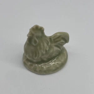 Vintage Wade Whimsies Miniature Green Porcelain Chicken Figurine - Picture 1 of 6