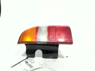 Conjunto de luz trasera derecha usado se adapta a: Suzuki Vitara Grand R 2000. Grado derecho A Foto 1 de 4