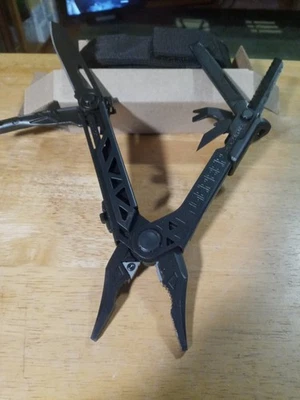 Gerber Center-Drive Multi tool  Blk,BTS,BERRY USA  w/ Bit Set 30-001427N (NEW) - Image 1 of 4