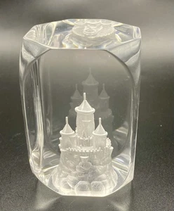 Vintage Eugene Brignola Schloss geschnitzte Plexiglas Skulptur, signiert vom Künstler. - Bild 1 von 12