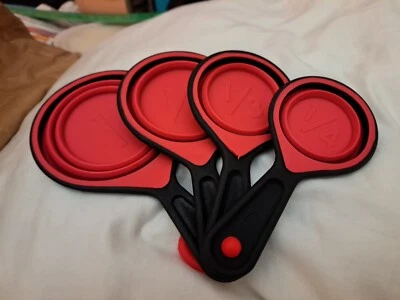 Tazas de medición Pop Out rojas. 1 taza 1/3 1/4 1/2 Foto 1 de 2