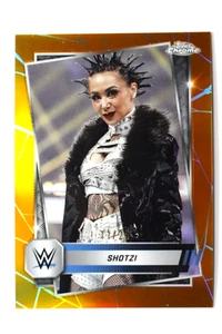 2025 Topps Chrome WWE Shotzi Orange Refractor/25 #33 - Imagen 1 de 2