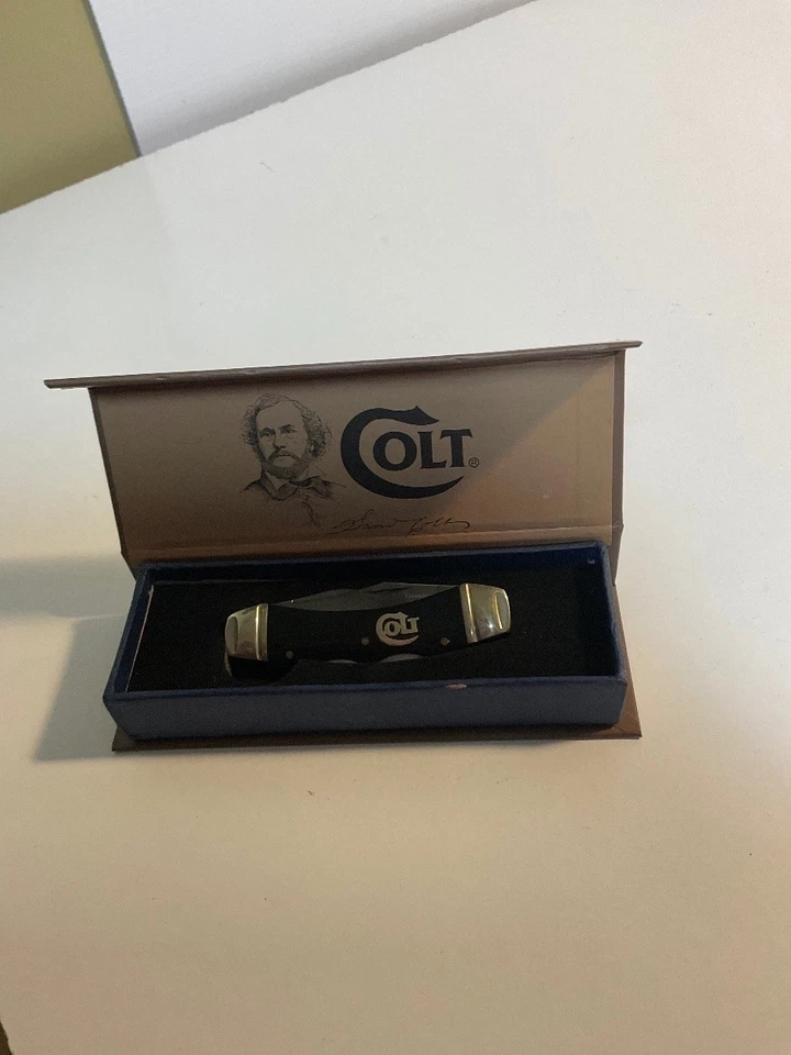 Navaja de Bolsillo Colt CT318 Titanio Latón Refuerzos Plegable Trampa Usada Foto 1 de 4