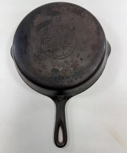 GRISWOLD #8 Cast Iron Skillet Large Logo 704K - Picture 1 of 7