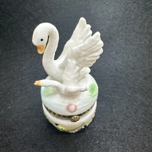 Vintage Swan Trinket Box Momma And Baby - Picture 1 of 15