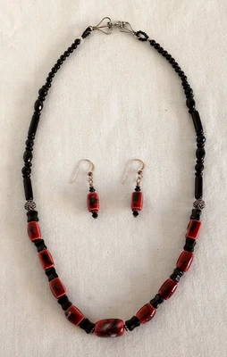 Conjunto de collar y pendientes de cuentas de cerámica y vidrio hechos artesanalmente ¡Excelente estado! Foto 1 de 4