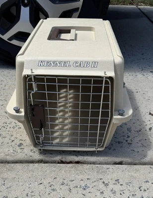 Porta mascotas Petmate KENNEL CAB II TAMAÑO PEQUEÑO 12-1/2 X 19 X 10-1/2 BEIGE Perro Gato Foto 1 de 4