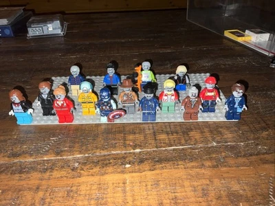 LEGO Minifiguras Lote De 15 Auténticos LEGO Zombies Foto 1 de 2