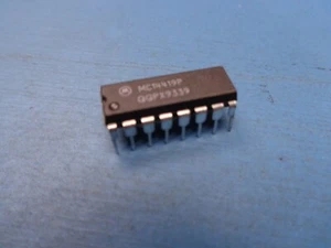 1) MOTOROLA MC14419P 2 of 8 KEYPAD TO BINARY ENCODER STROBE GENERATOR 16 PIN DIP - Picture 1 of 2
