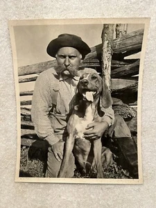 De colección. Foto Abuelo Jones & Beagle Perro Hee Haw Opry Música Country Corte Cándido 8X10 - Imagen 1 de 5
