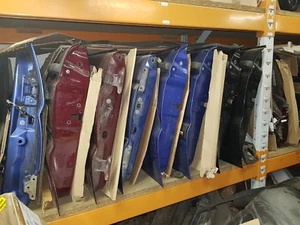 LAND ROVER DISCOVERY 2 TD5 OR V8 DOOR SHELL VARIOUS COLOURS AVAILABLE - Picture 1 of 6
