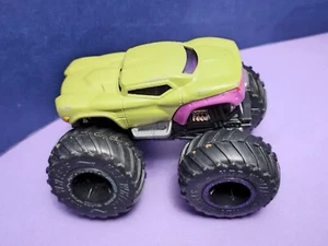 Hot Wheels Monster Jam - The Incredible Hulk 1:64 Green & Purple Diecast Truck - Picture 1 of 5