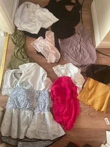 Job Lot/Bundle of 14 Womens UK Size 8/Small Clothes (Crop Tops/T-Shirts Etc)(EX) - Picture 1 of 4