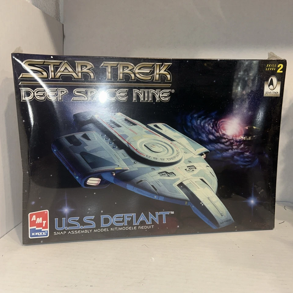 Star Trek Deep Space Nine USS Defiant AMT Ertl Model Kit NIB Sealed - Image 1 of 3