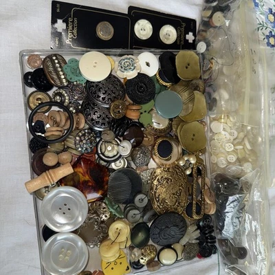 Lot 1 Lb 10 oz of Vintage Old Buttons Sewing Craft - Image 1 of 4