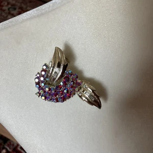 Vintage Coro Aurora Borealis Strass Träne Brosche rot lila Kristall Anstecknadel - Bild 1 von 5