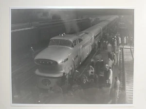 New York Central RR GM Aerotrain Chicago Detroit Test Run 1956 8x10 B & W Photo - Picture 1 of 3