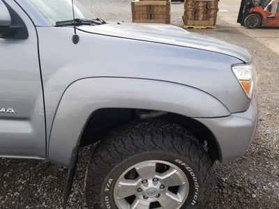 15 2015 TOYOTA TACOMA TRD SPORT FENDER RIGHT PASSENGER SILVER  Foto 1 de 4