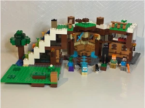 Lego Minecraft The Waterfall Base 21134 - 99% complete with manuals - Picture 1 of 1